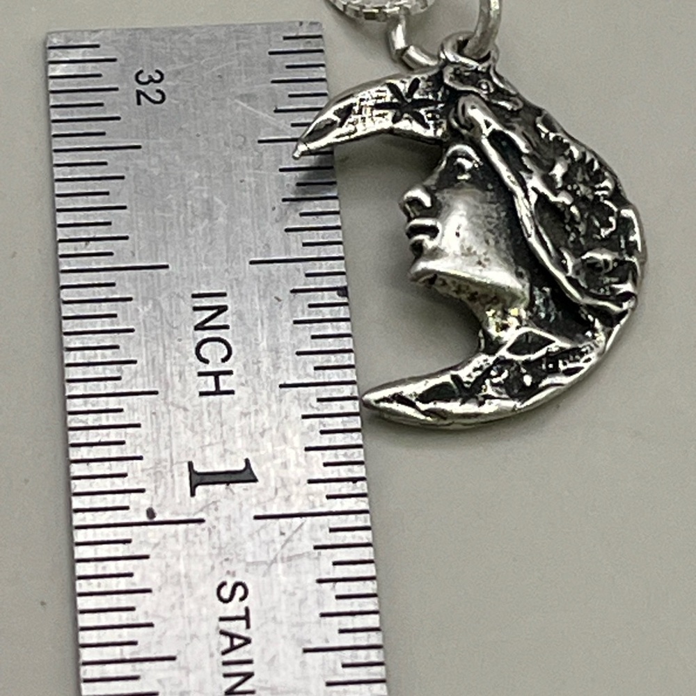 Elegant Silver Pollyanna Necklace with Classic Box Link Design Chain - Picture 3 of 4
